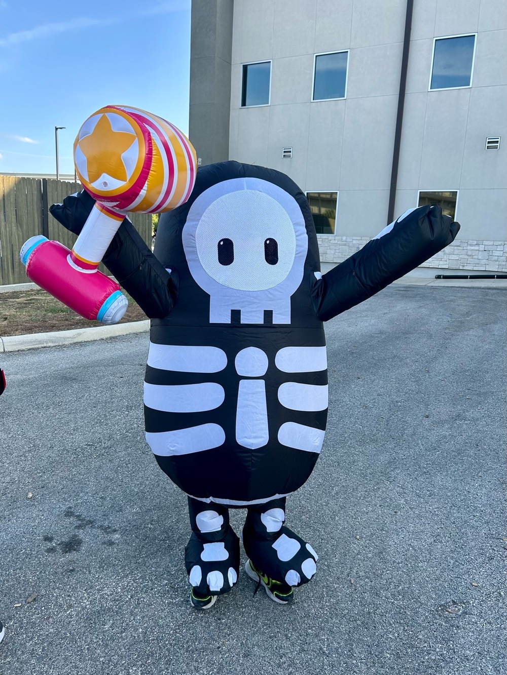 Spirit Fall Guys Skelly Inflatable Costume Child L/XL w/Yeetus Hammer
